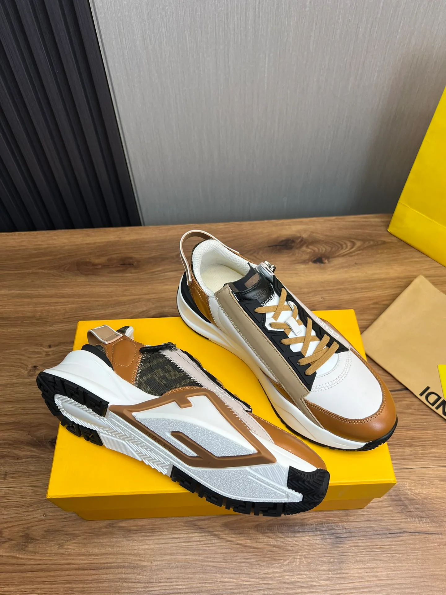 Men's men's shoes💰520💰 Fendi [Fendi] hot style is on the market🔥Fashionable casual men's shoes🔱Made of original brand fly knit fabric. Original cowhide + breathable mesh lining + sheepskin feet. Perfect shape and top quality, you deserve it🔜Original rubber outsole, ultra-light, non-slip and wear-resistant👣 Standard size 38-44